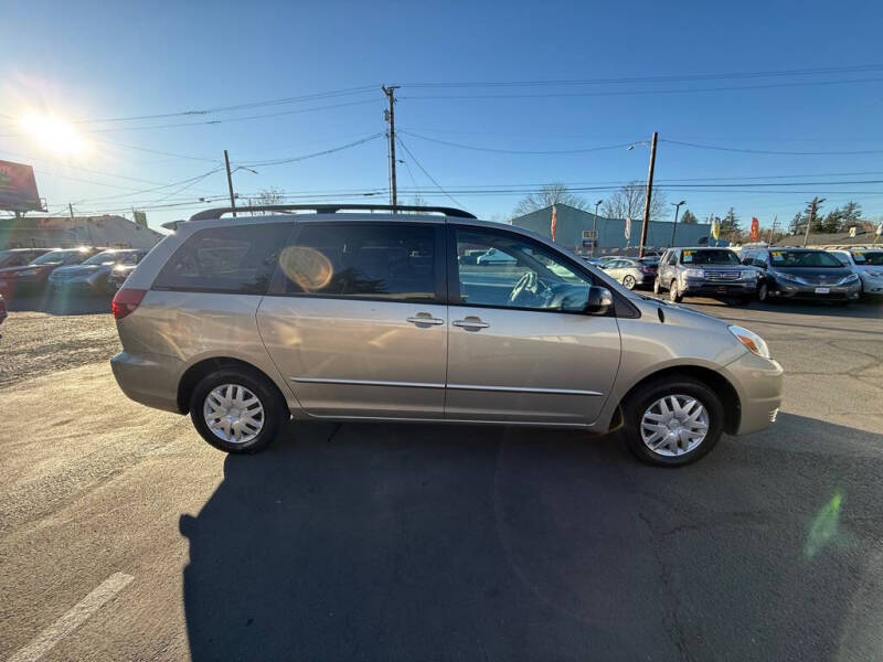 2004 Toyota Sienna CE 7 Passenger