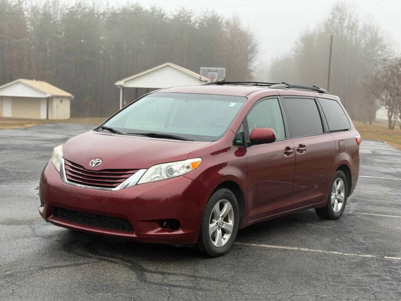 2017 Toyota Sienna LE 8-Passenger