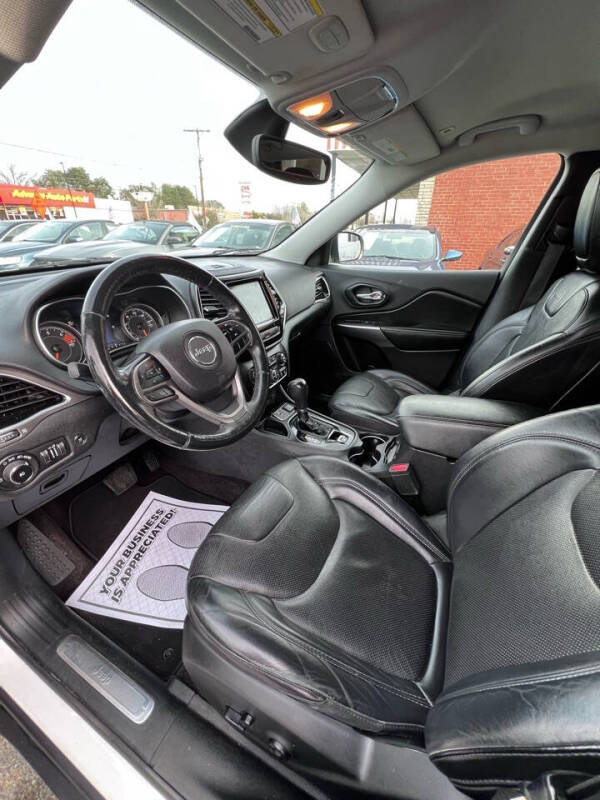 2019 Jeep Cherokee Limited photo 17