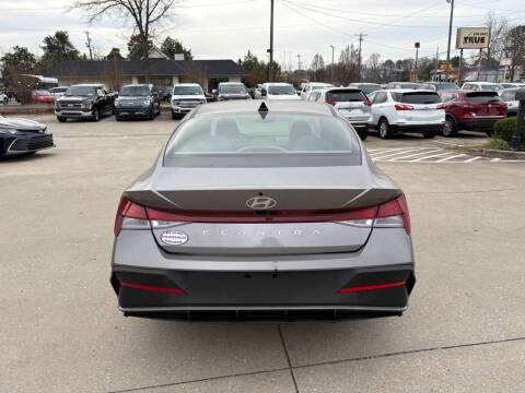2024 Hyundai Elantra SE