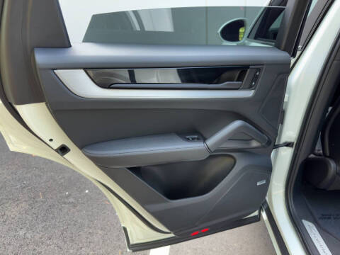 2024 Porsche Cayenne S