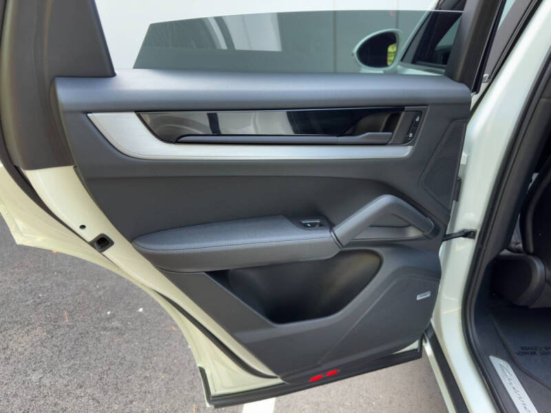 2024 Porsche Cayenne S