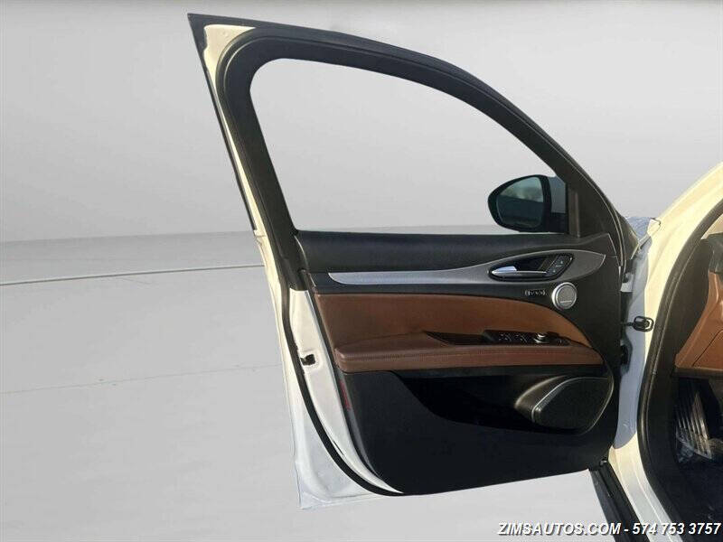 2018 Alfa Romeo Stelvio Sport