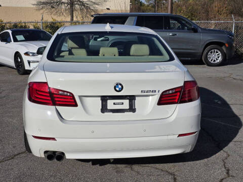 2011 BMW 5 Series 528i