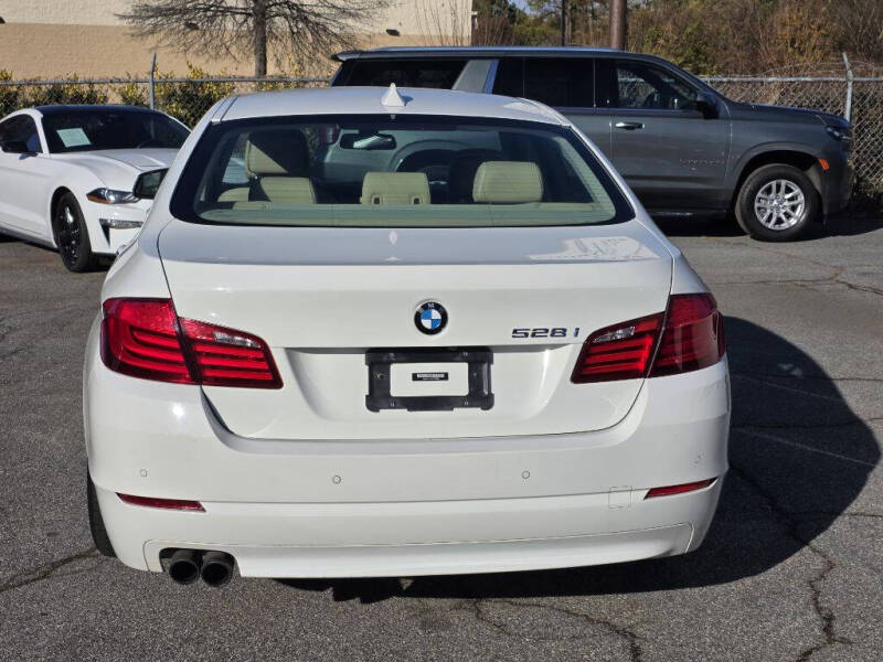2011 BMW 5 Series 528i