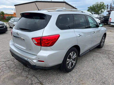 2017 Nissan Pathfinder SL