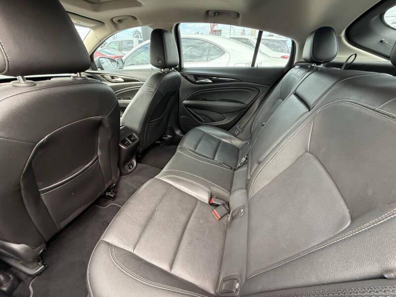 2018 Buick Regal Sportback Essence