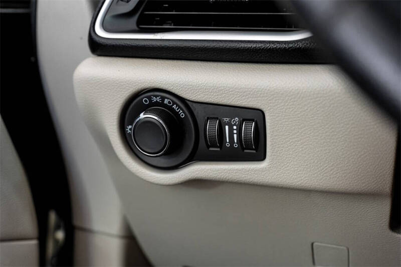 2020 Chrysler Voyager LXi