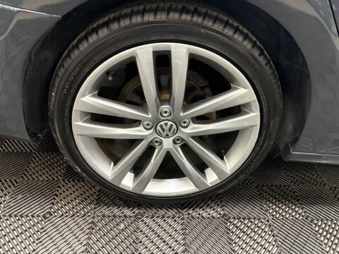 2017 Volkswagen Passat 1.8T R-Line