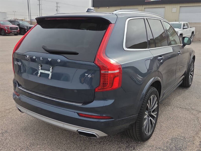 2021 Volvo XC90 T6 Momentum 7-Passenger