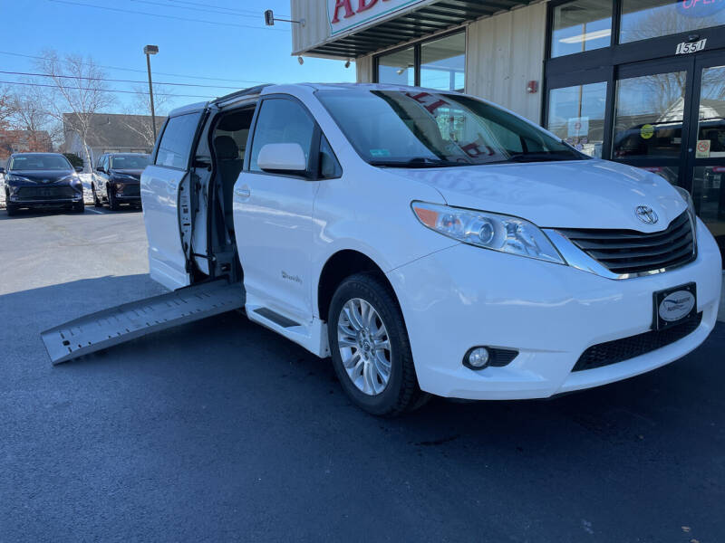 2012 Toyota Sienna XLE's photo