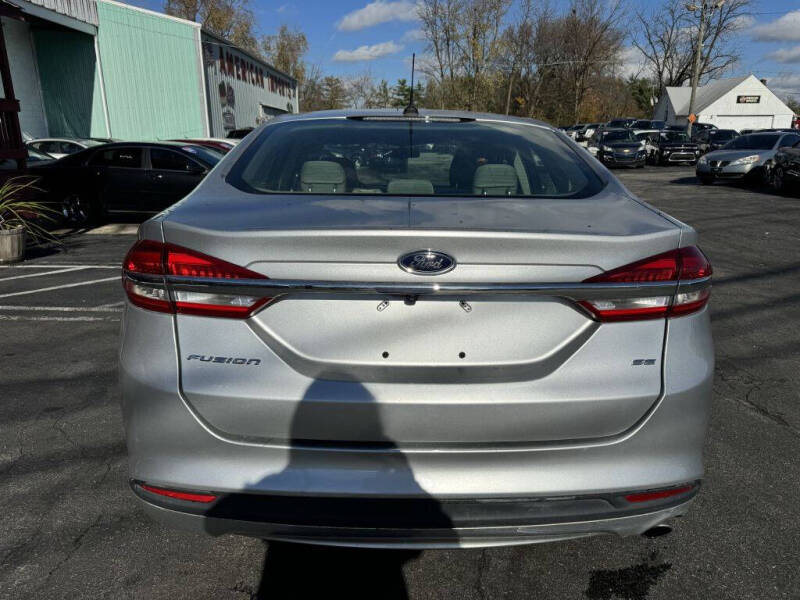 2018 Ford Fusion SE photo 4