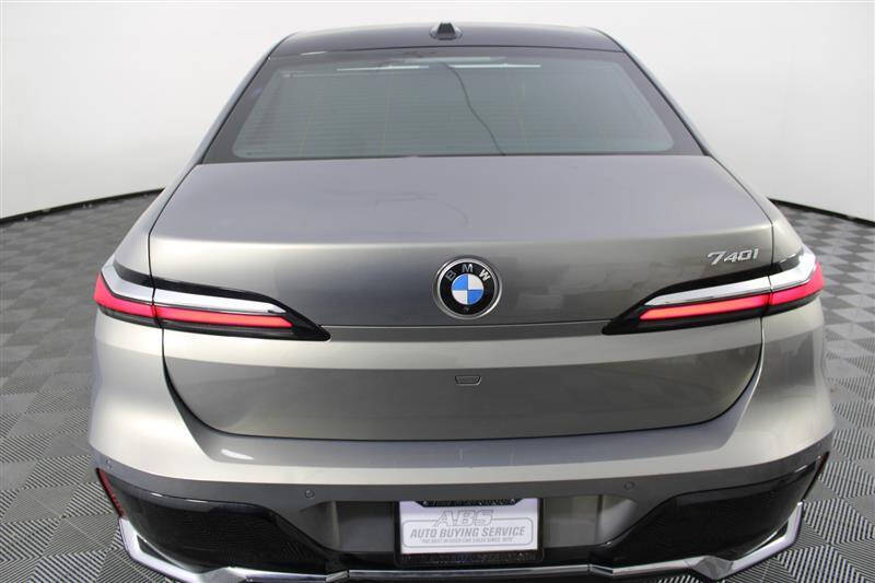 2024 BMW 7 Series 740i
