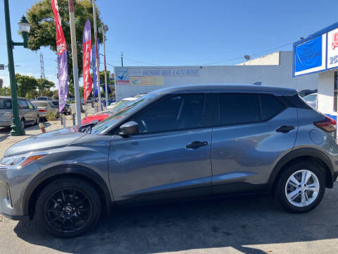 2021 Nissan Kicks S