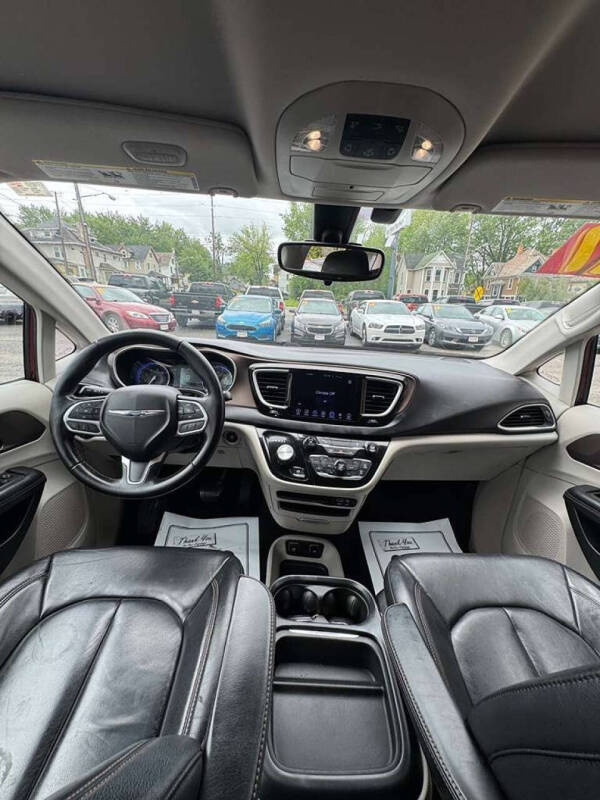 2017 Chrysler Pacifica Touring-L