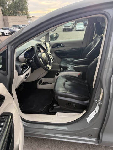 2022 Chrysler Pacifica Touring L