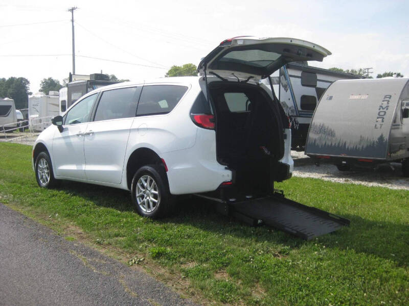 2024 Chrysler Pacifica Touring