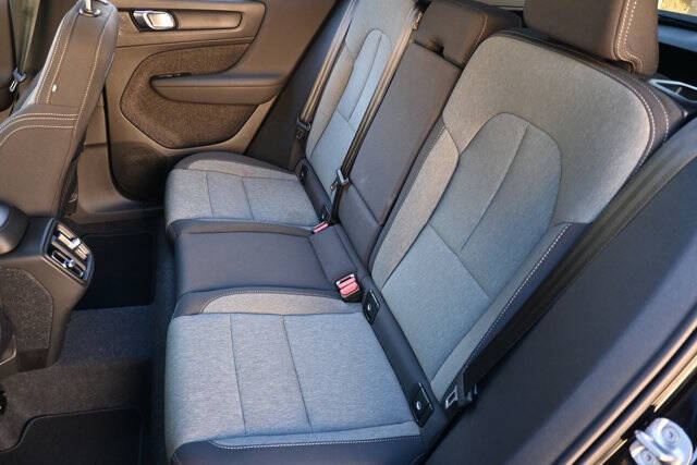 2025 Volvo XC40 B5 Core Bright Theme