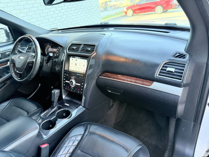 2017 Ford Explorer Platinum