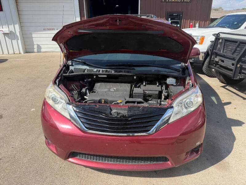 2014 Toyota Sienna LE 8-Passenger