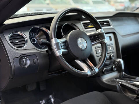 2014 Ford Mustang V6