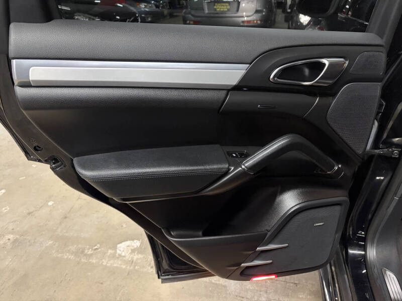 2013 Porsche Cayenne GTS