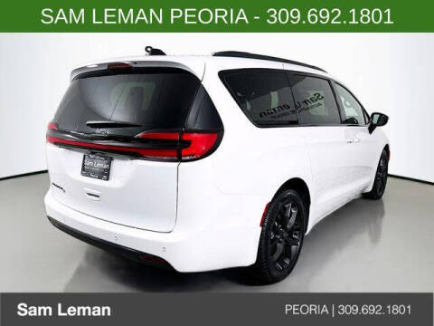 2026 Chrysler Pacifica Select