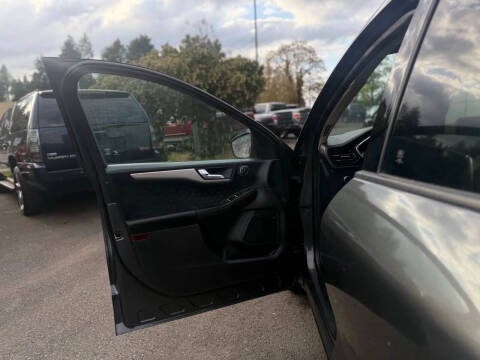 2020 Ford Escape Titanium