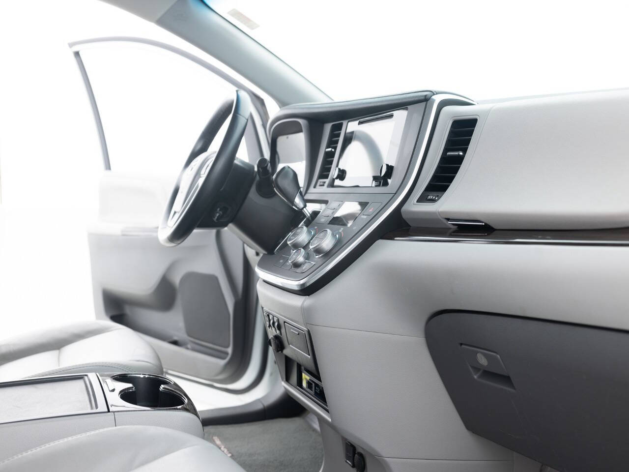 Used Car 2017 Toyota Sienna  Xle Premium 8 Passenger 4dr Mini Van For Sale Under $20,000 In Coal City, Illinois