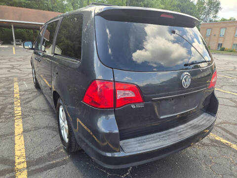 2011 Volkswagen Routan SEL
