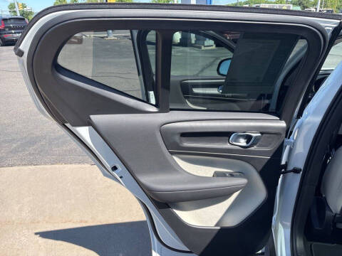 2026 Volvo XC40 B5 Plus