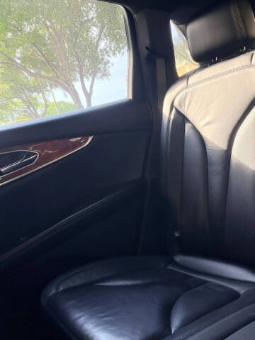 2019 Lincoln Nautilus Select