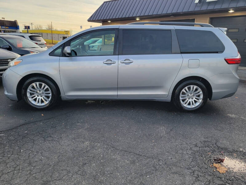 2015 Toyota Sienna XLE 8-Passenger