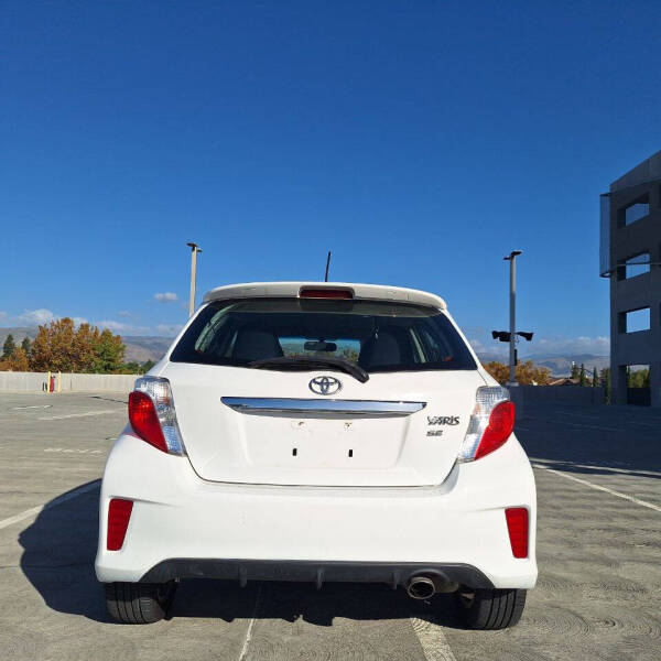 2012 Toyota Yaris 5-Door SE