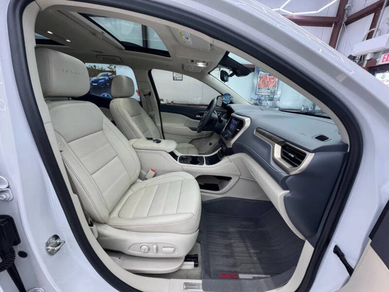 2023 GMC Acadia Denali