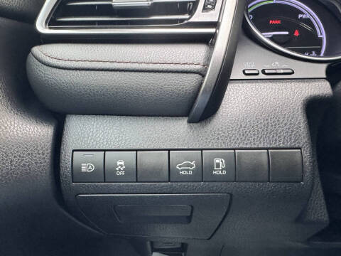 2020 Toyota Camry Hybrid LE