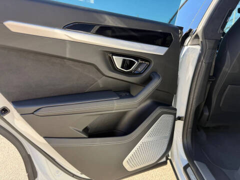 2020 Lamborghini Urus