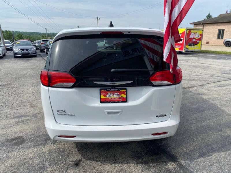 2023 Chrysler Voyager LX