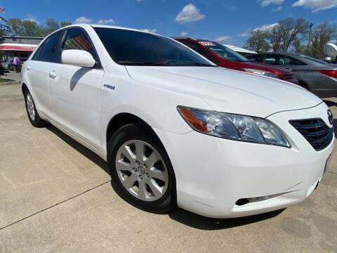 2007 Toyota Camry Hybrid for sale at TOWN & COUNTRY MOTORS in Des Moines IA