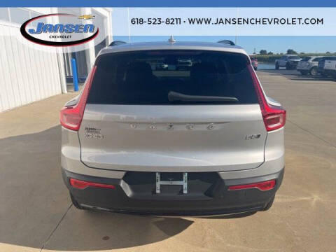 2025 Volvo XC40 B5 Plus Dark Theme