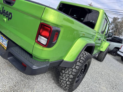2025 Jeep Gladiator NightHawk