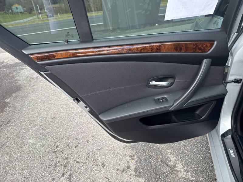 2009 BMW 5 Series 528i xDrive