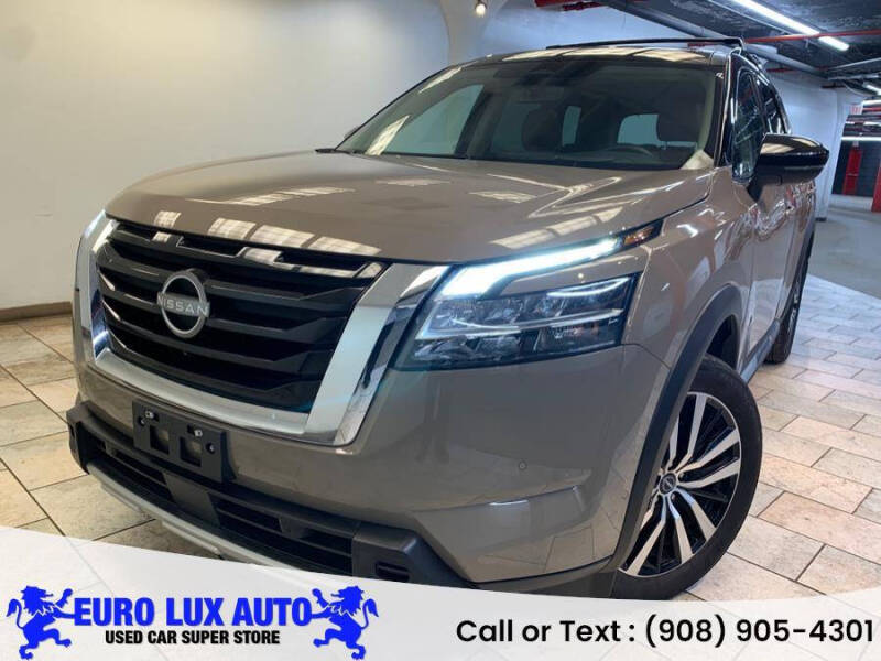 2023 Nissan Pathfinder Platinum