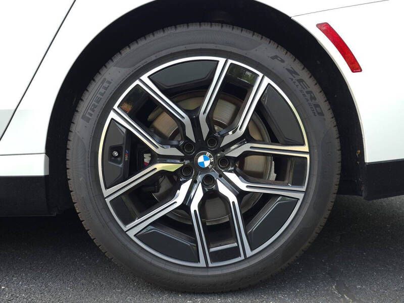 2023 BMW 7 Series 740i