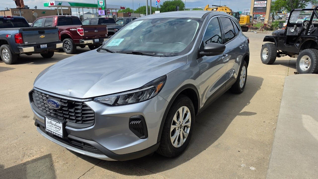 2023 Ford Escape Active AWD 4dr SUV - Iconic Silver exterior view 4