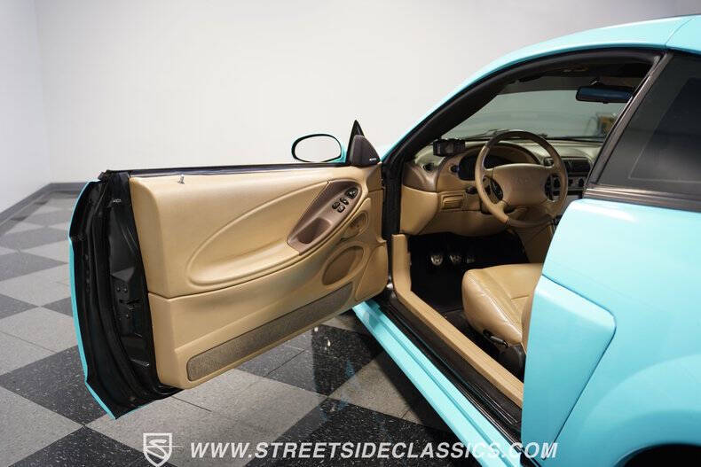 2004 Ford Mustang GT Deluxe