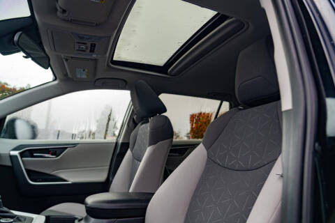 2020 Toyota RAV4 Hybrid XLE