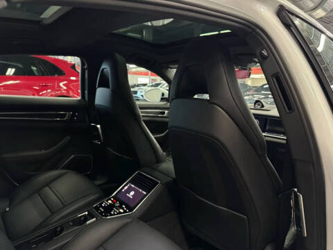 2023 Porsche Panamera 4 E-Hybrid Platinum Edition