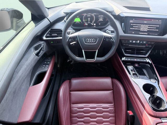 2024 Audi e-tron GT quattro Premium Plus