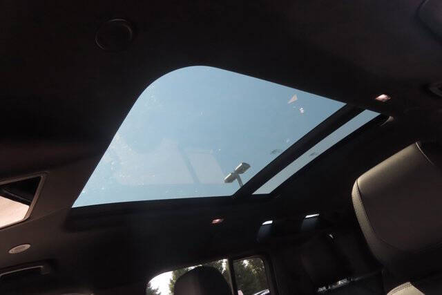 2024 Land Rover Defender 110 P300 S